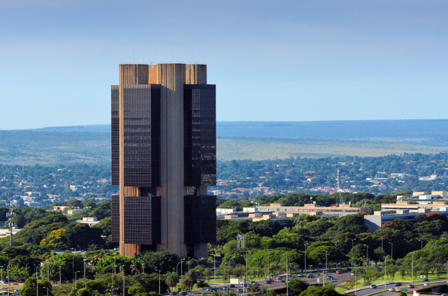 Banco Central reduz Selic hoje para 14,75% mas adota cautela devido guerra no Irã e inflação: entenda impactos